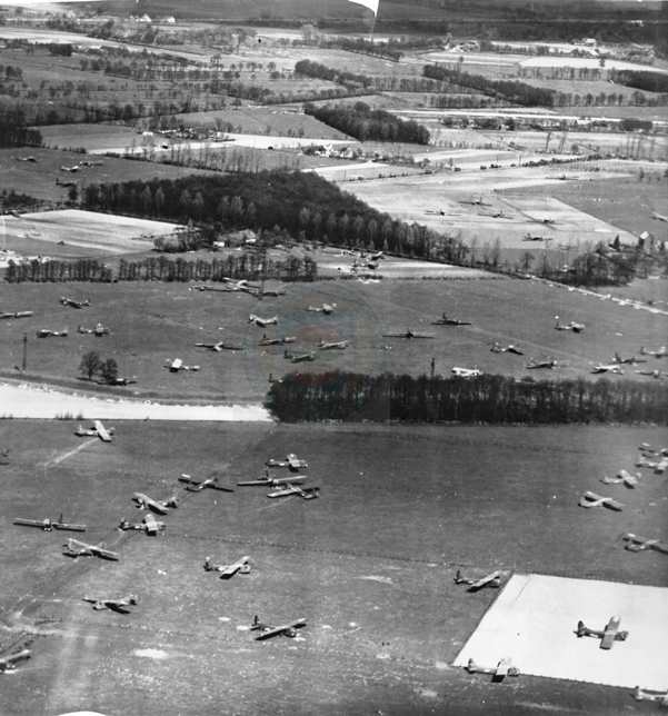 The great photo shows the east side of LZ-S north of Wesel, Germany.
     The gliders on the ground are part of the 437th, 436th and 435th Troop Carrier Group’s who arrived there in that order.
     The 439th Troop Carrier Group gliders landed more to the West